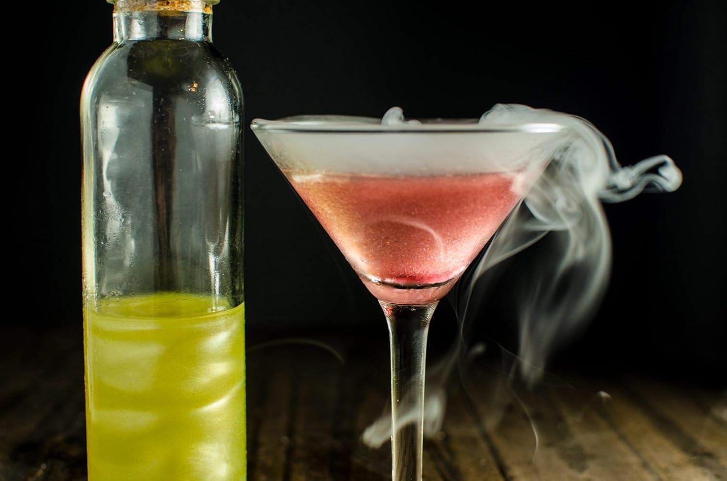 Bakell's Red Brew Glitter (45 Grams, 1x Shaker Jar) | Vibrant Edible Glitter for a Dramatic Touch to Your Beverages!