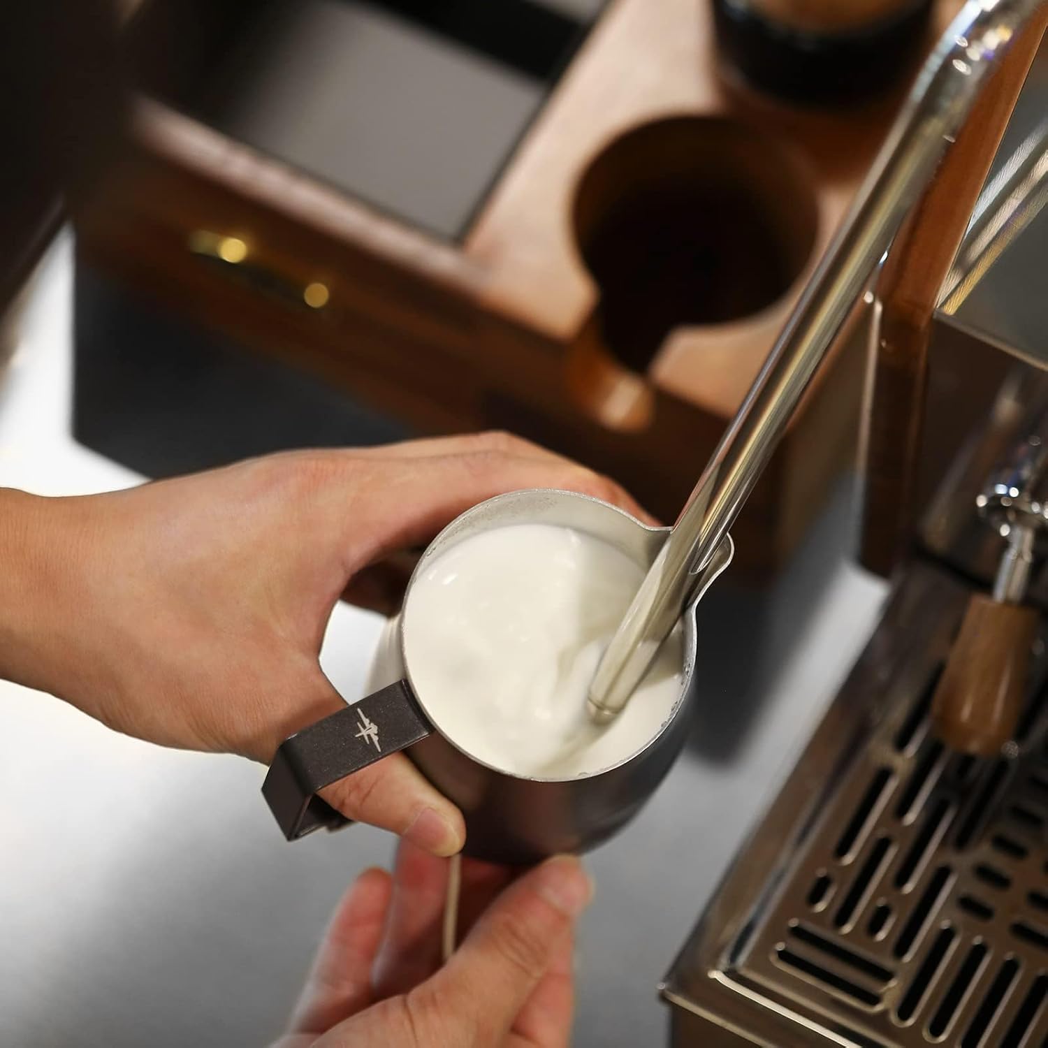 MHW-3BOMBER Milk Frothing Pitcher 450ml/15.2oz Milk Frother Cup Espresso Steaming Pitcher Stainless Steel Milk Frother Cup Barista Latte Art Round Spout Milk Jug, Silver spot P6003SS-OS