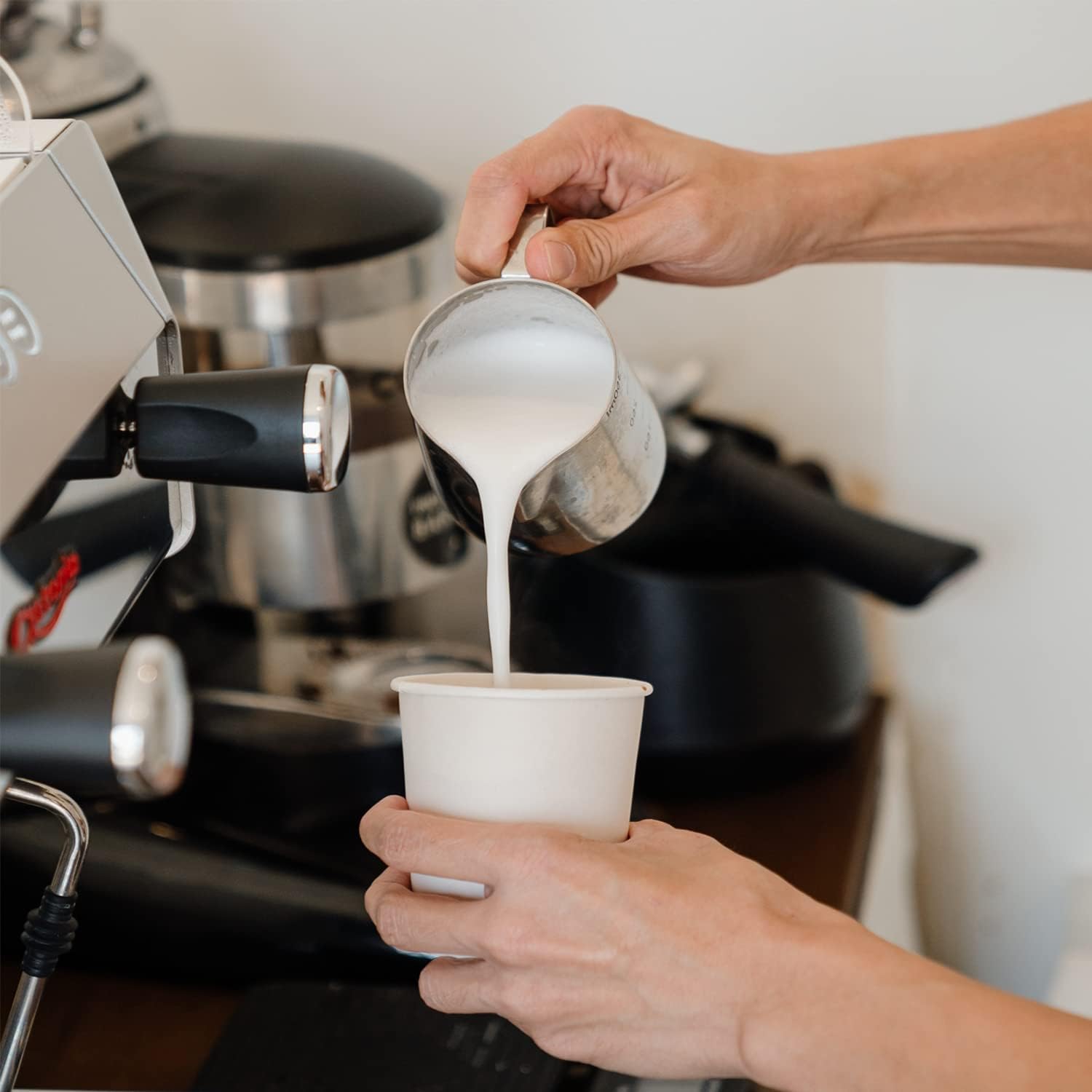 Smygoods White Disposable Paper Coffee Cups with Lids (10 OZ, 50 Count) For Hot Beverages, Tea, Espresso, Cocoa - To Go Drink Containers, Café & Office