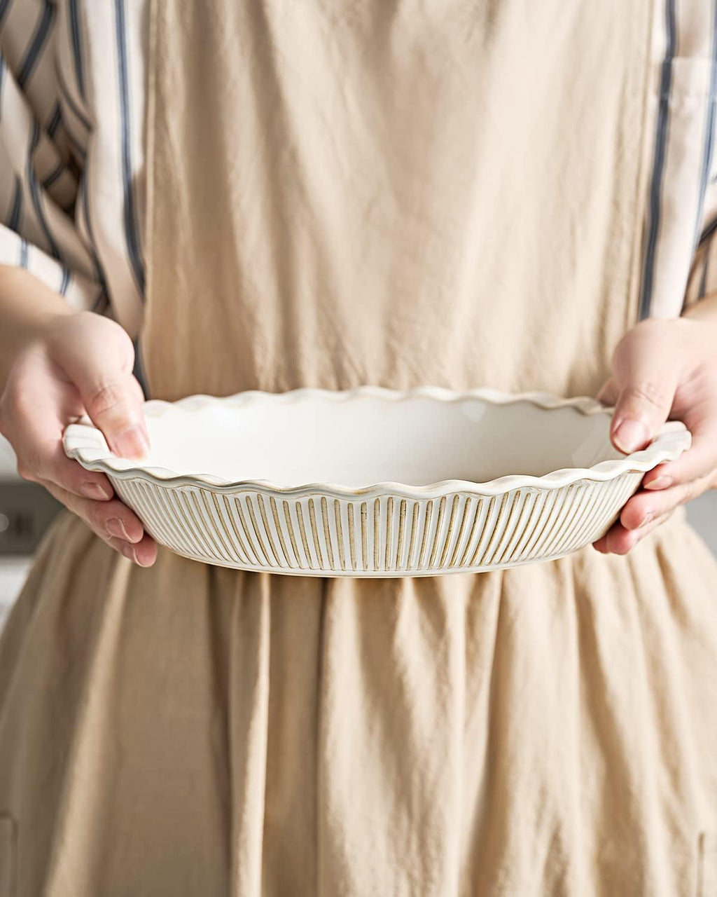 getstar Ceramic Pie Pan, 9 inch Pie Dish for Baking, Non-Stick, Oven & Dishwasher Safe, Farmhouse Decor Quiche Baking Dish, Pie Plate, Deep Dish Pie Pan (Embossed Stripes)