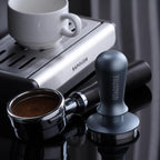 58.5mm Espresso Tamper Spring-loaded Coffee Tamper Espresso Hand Tamper with Stainless Steel Flat Base & Aluminum Handle Barista Ergonomic Tamper Espresso Accessories for 58mm Portafilter Basket