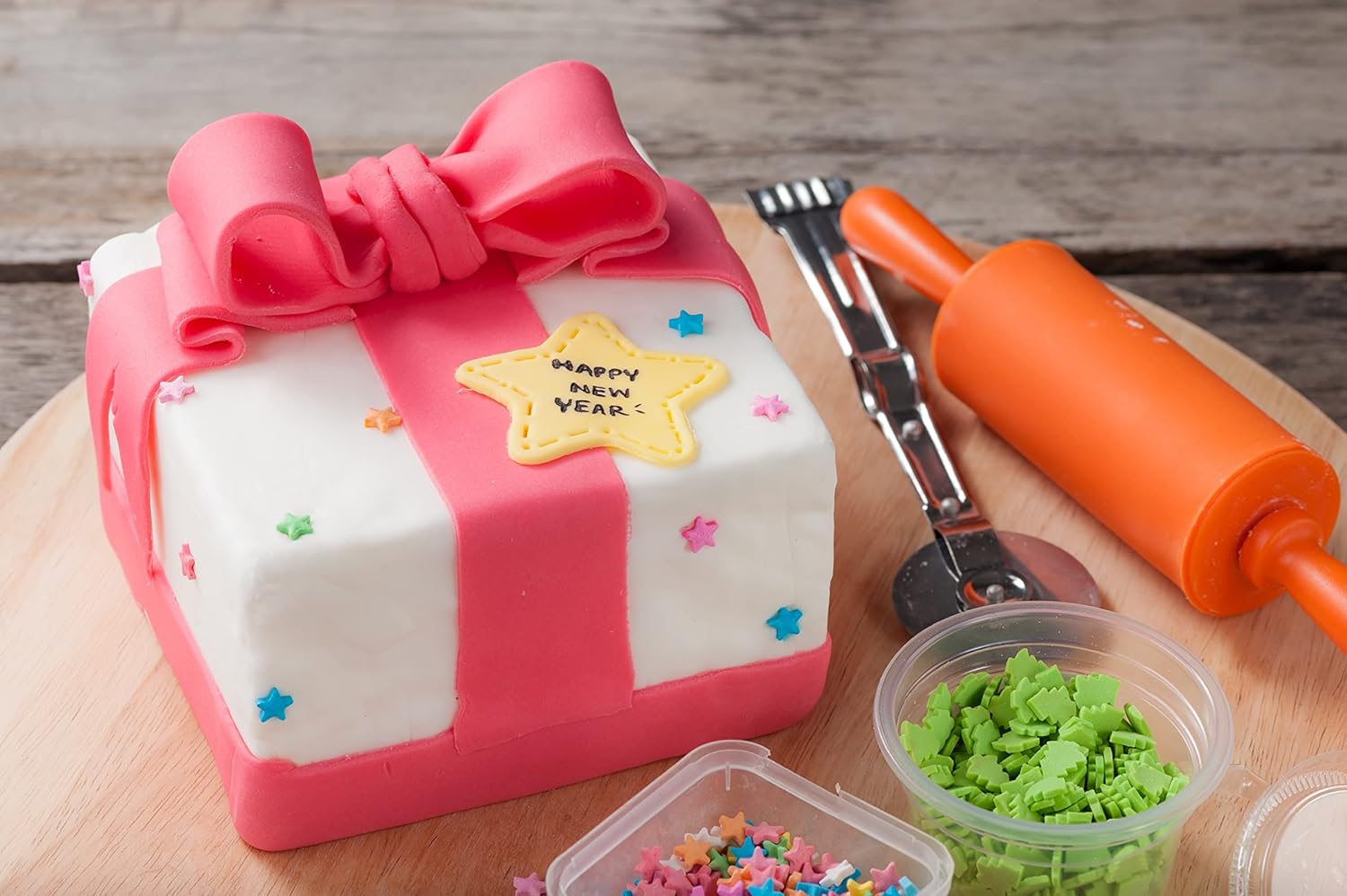 Bakerpan Premium Rolled Pink Fondant for Cake Decorating - 1 Pound, Vanilla Flavor