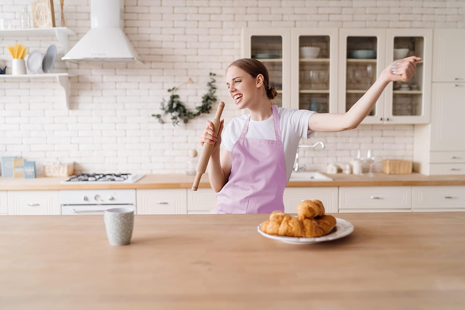 GREEN LIFESTYLE 2 Pack Chef Apron with Pockets – Grilling Aprons for Men, Waterproof Cooking Apron for BBQ, Work or Restaurant Use, Kitchen Aprons for Women with Pockets – Pink