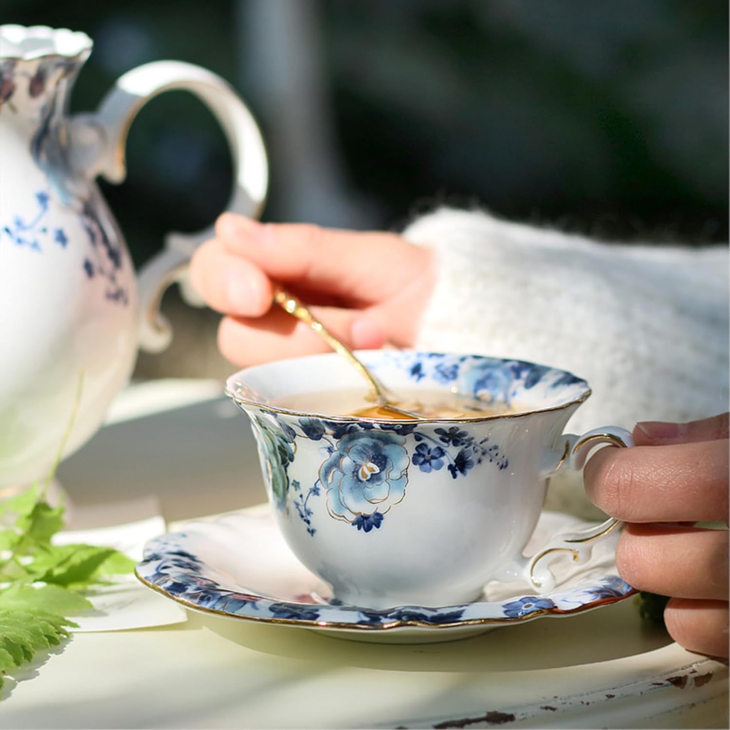 21-Piece Bone China Tea Set for Adults, Blue and White Porcelain Tea Set for 6, Vintage Floral Tea Cup Set With Teapot, Tea Party Sets for Women Gift