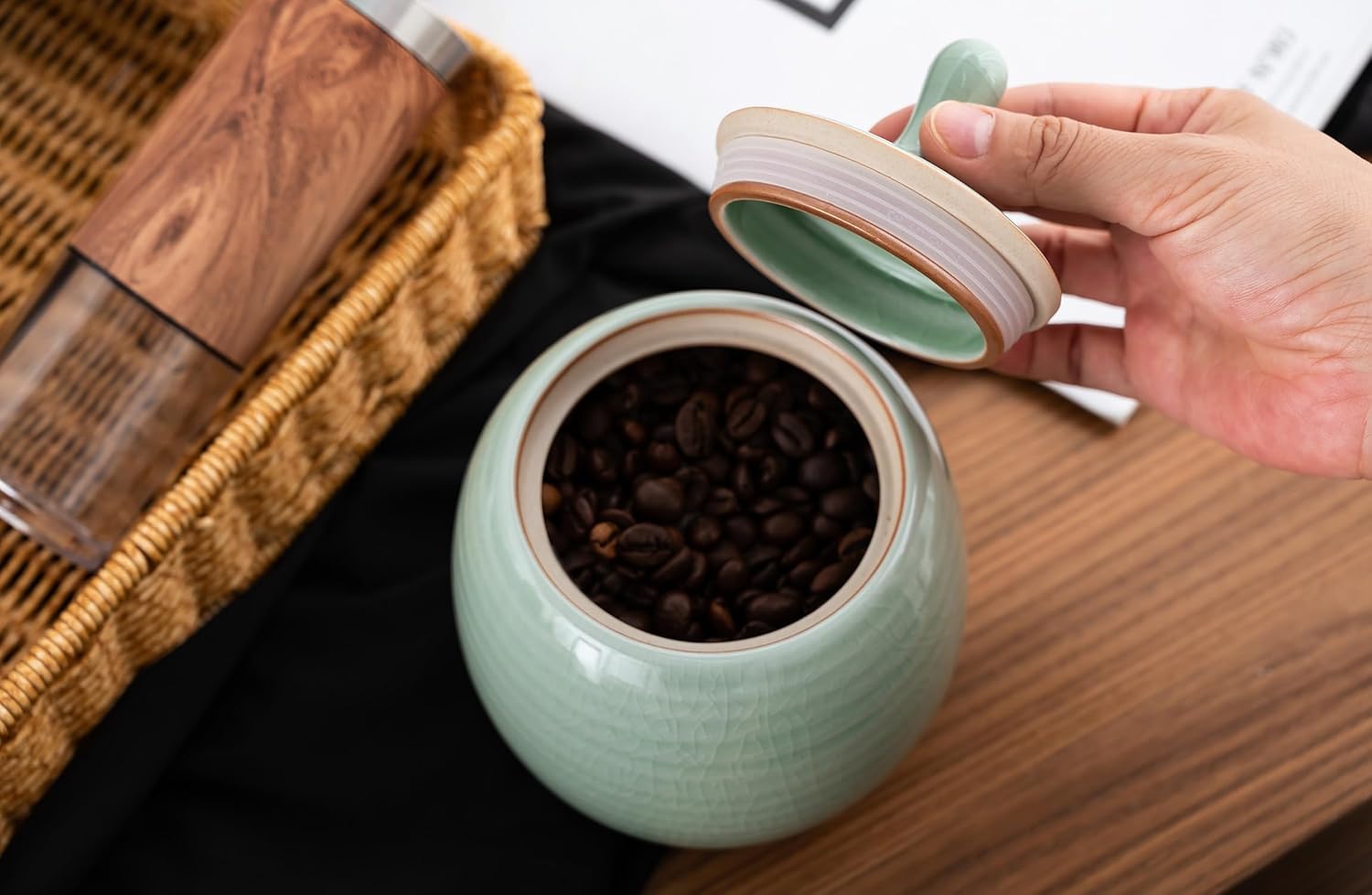 Kitchen Canisters Vintage Ceramic Food Storage Jar with Airtight Lid for Tea, Coffee, Herb, Sugar, Spice, Nuts (Green(ICE))