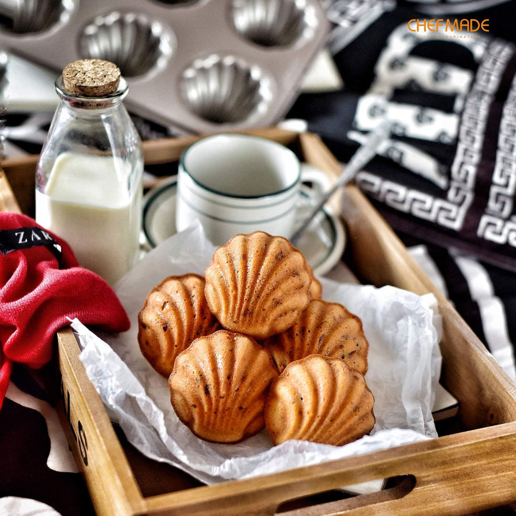 CHEFMADE Madeleine Mold Cake Pan, 6-Cavity Non-Stick Spherical Shell Madeline Bakeware for Oven Baking (Champagne Gold)