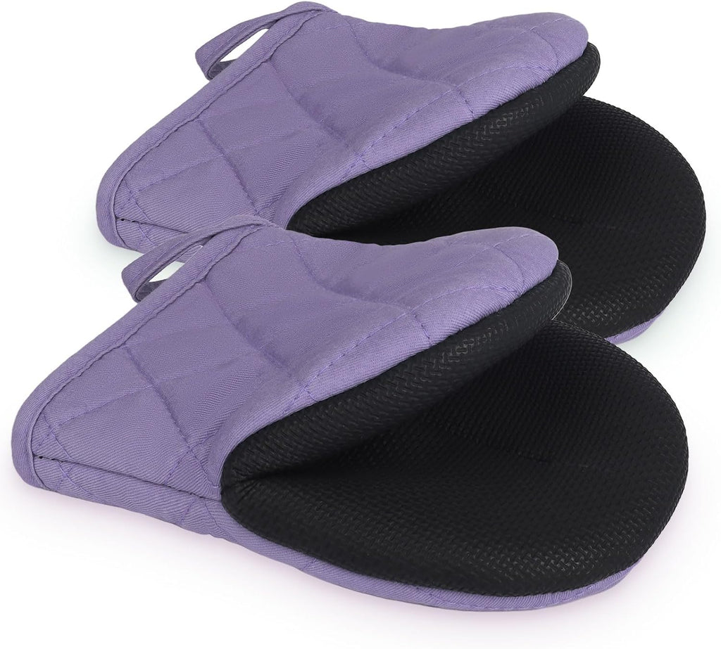 1 Pair Short Oven Mitts, Heat Resistant Silicone Kitchen Mini Oven Mitts for 500 Degrees, Non-Slip Grip Surfaces and Hanging Loop Gloves, Baking Grilling Barbecue Microwave Machine Washable
