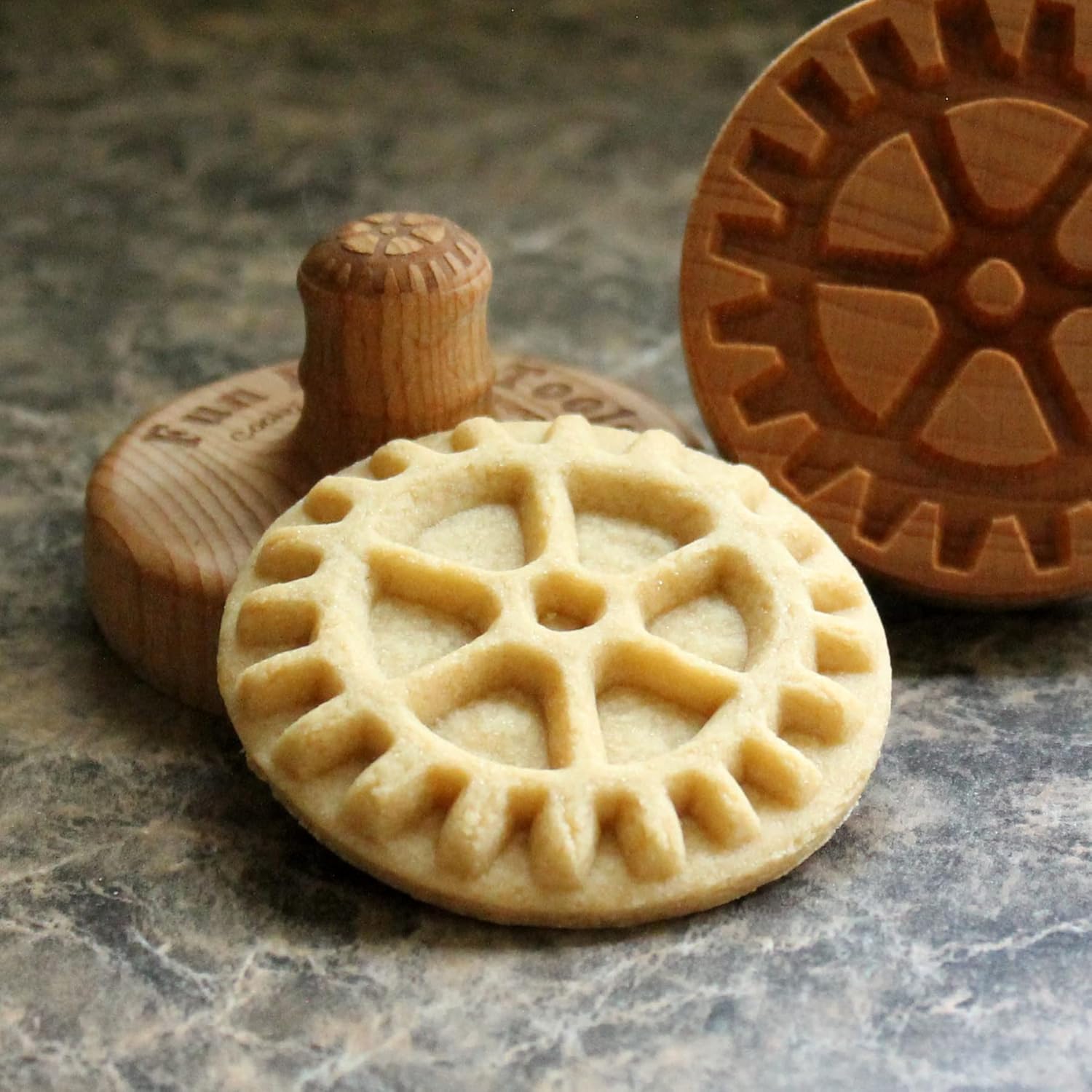 Wood Cookie Stamp, 2.5 Inch (Gear CS-022)