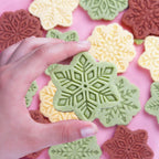 9pcs Christmas Cookie Cutter Set Snowflake Cookie Cutters with Plunger Stamps Biscuit Mold 3D Snowflake Cookie Molds Cake Baking Fondant Cutter Christmas Party DIY Cookie Decorating Supplies (A)