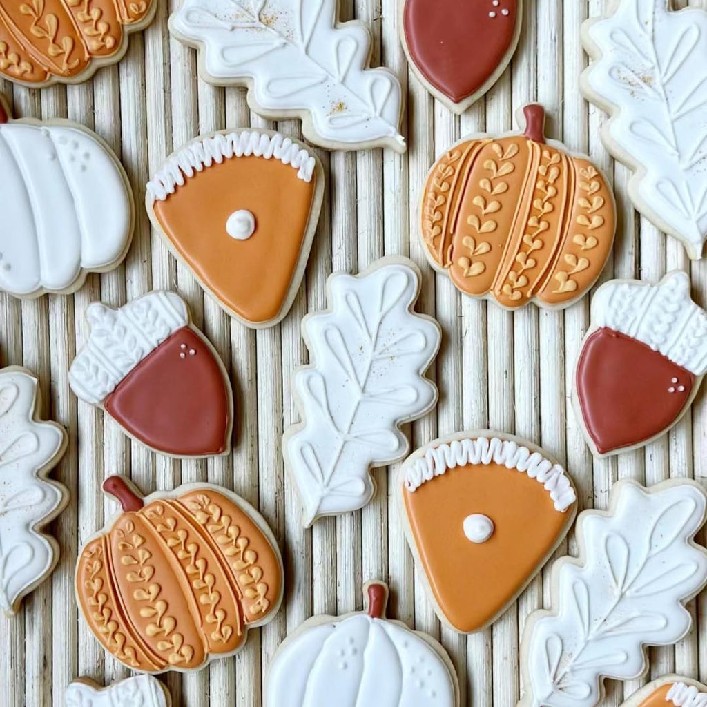 3 Pcs Fall Leaves Cookie Cutters, Large Size 3.2" to 4.5" Thanksgving Cookie Cutter Holiday Themed Shapes of Maple Leaf, Oak Leaf, Pumpkin