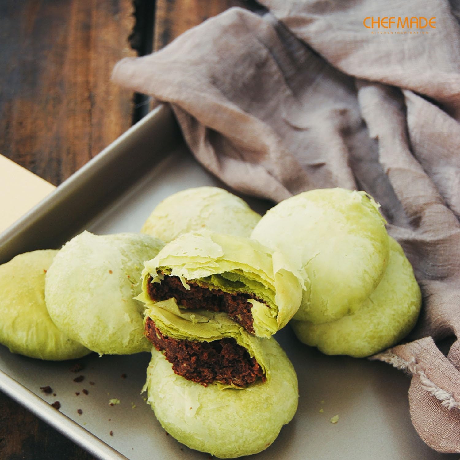 CHEFMADE 15-Inch Baking Sheet Pan, Non-Stick Carbon Steel Rimmed Cookie Sheet Pan for Oven Roasting Meat Bread Jelly Roll Battenberg Pizzas Pastries 10.6" x 15.6" x 1" (Champagne Gold)