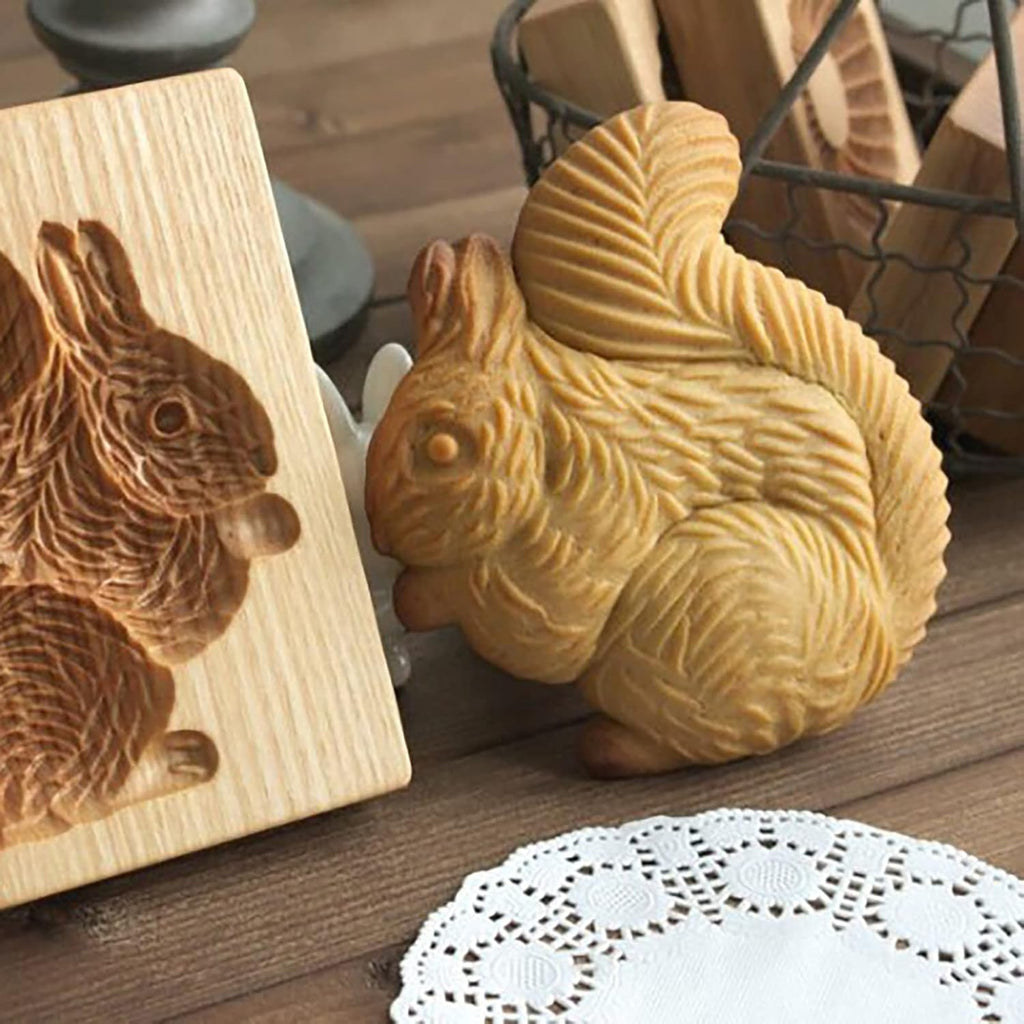 Wooden Cookie Biscuit Mold, 3D Baking Mold, Embossing Craft Decorating Baking Tool, Suitable for Halloween Thanksgiving Christmas Kitchen DIY (Squirrel 10 * 10 * 2)