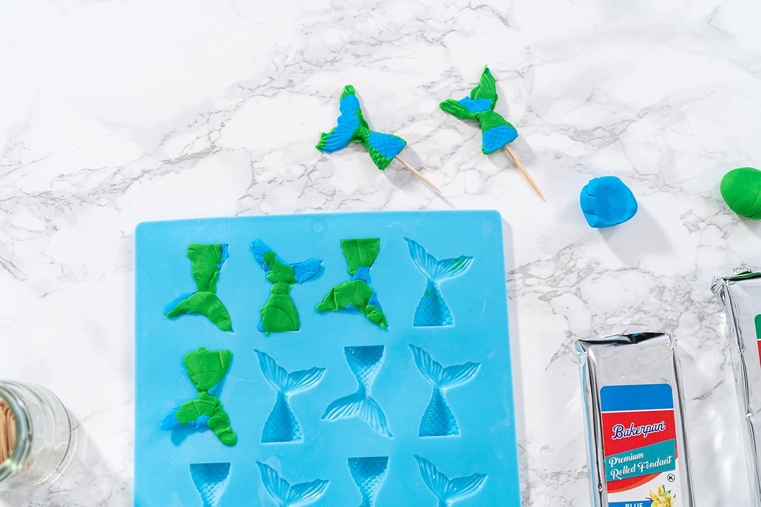 Bakerpan Premium Rolled Blue Fondant for Cake Decorating - 1 Pound, Vanilla Flavor