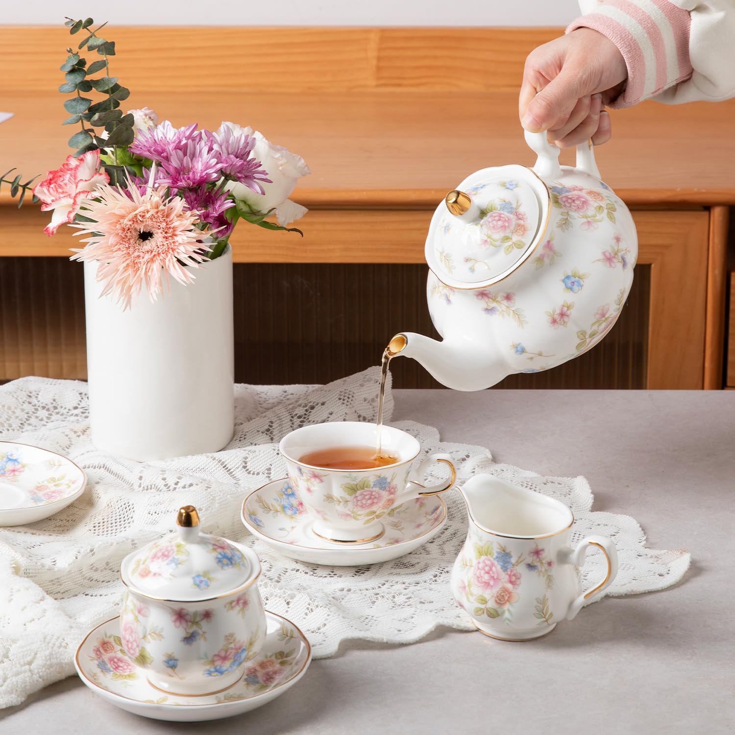 Sweejar Porcelain Tea Sets, Vintage British Floral Relief Gold Rimmed Teapot Cup and Saucer Set, Tea Set Service for 6, with Teapot, Sugar Bowl, Milk Jug, Spoons, Tea Cup and Saucer (Small Flower)