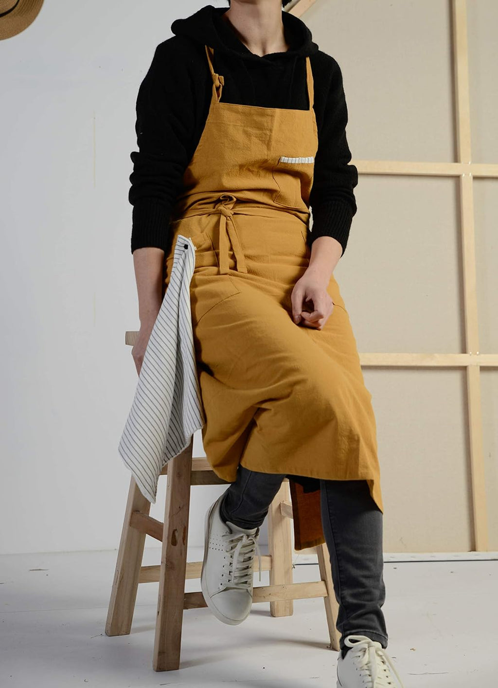 Adjustable Japan Nordic Style Soft Cotton Linen Apron with Four Pockets A Towel