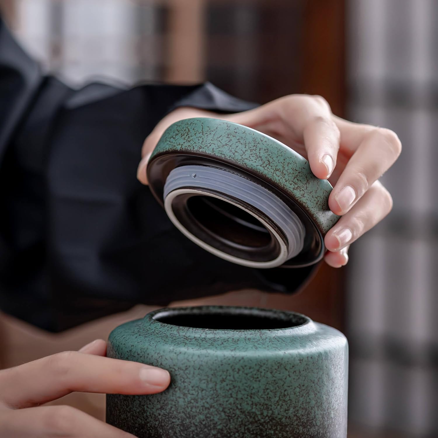 Tea Canister for Loose Tea with Airtight Lid, Kitchen Storage Containers, Ceramic Food Storage Jar, Ceramic Coffee Canister (Green)