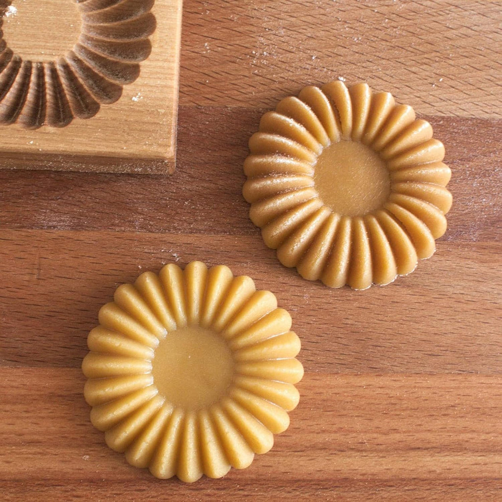 Wooden Cookie Biscuit Mold, 3D Baking Mold, Embossing Craft Decorating Baking Tool, Suitable for Halloween Thanksgiving Christmas Kitchen DIY (Shape C 10 * 10 * 2)