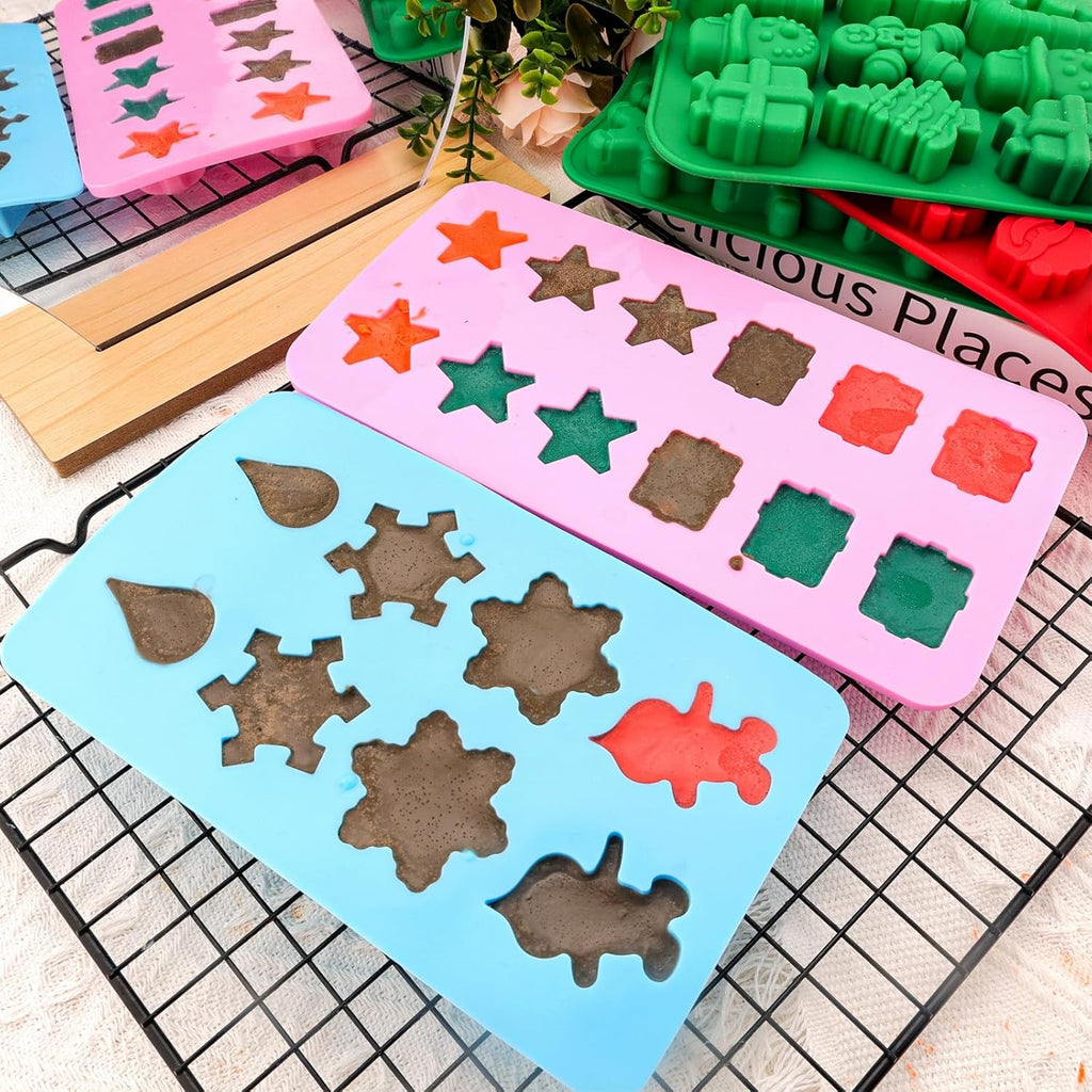 Christmas Silicone Chocolate Molds 5PCS Christmas Trees Snowflake Socks Bells Gingerbread Man Santa Shape Baking Molds for Chocolate Jelly Soap Fondant Candy Candles Pastry Gummies Cake Decorating