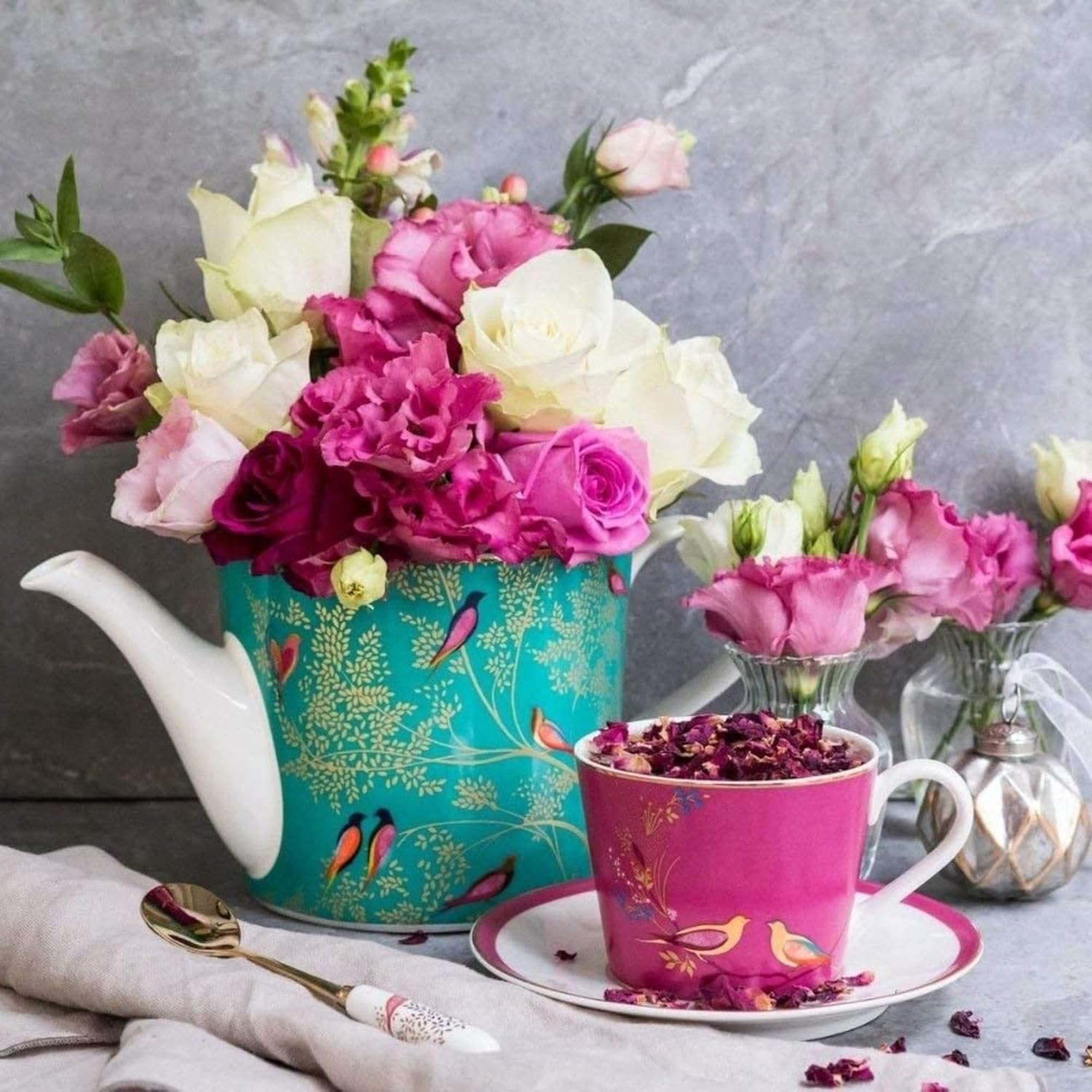 Portmeirion Sara Miller Chelsea 12oz Tea Cup, Pink - Fine China Coffee Mug with Hummingbirds Motif - Elegant Tea Party Cup for Afternoon Tea Moments - Great Gift for Her/Mother