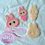 4-Piece Monster Spirit Cookie Stamp Set 3d Cute Doll Cookie Stamp Set With Cutter Suitable For Everyday Baking The Perfect Gift For Baking Enthusiasts A Joyful Gift For The Whole Family