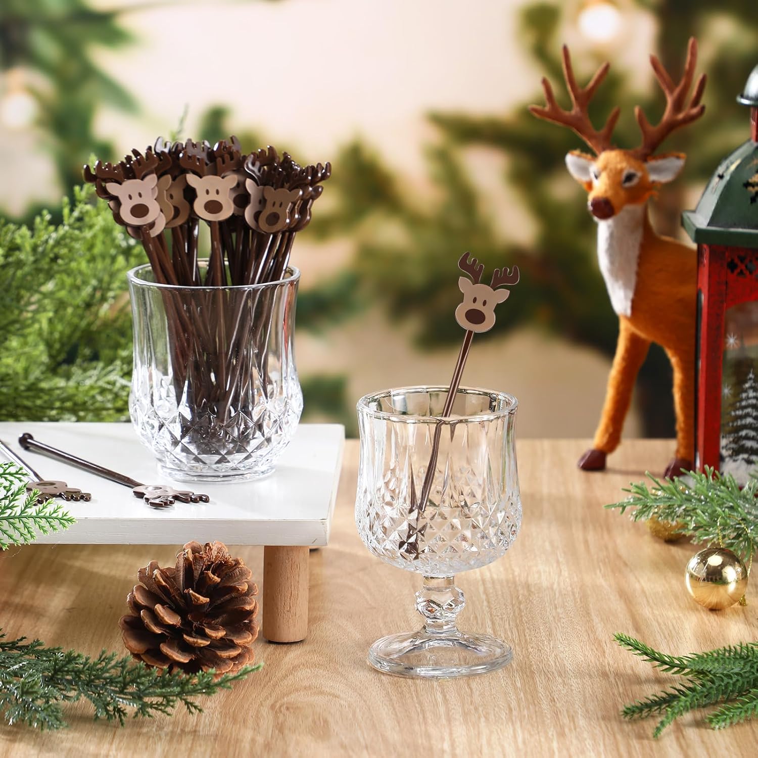 30 Pcs Christmas Drink Stirrers Xmas Stir Stick Holiday Coffee Swizzle Stick Reusable Plastic Hot Cocoa Bar Chocolate Decoration Cocktail Mixer(Reindeer,Lively Color)