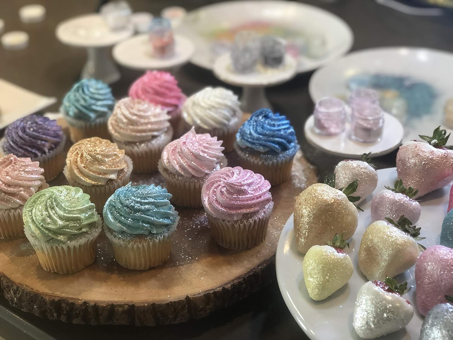 BAKELL Soft Green Edible Glitter, 25 Grams | TINKER DUST Edible Glitter | KOSHER Certified | 100% Edible Glitter | Cakes, Cupcakes, Cake Pops, Drinks, Dessert Vegan Glitter & Dusts (25g, Soft Green)