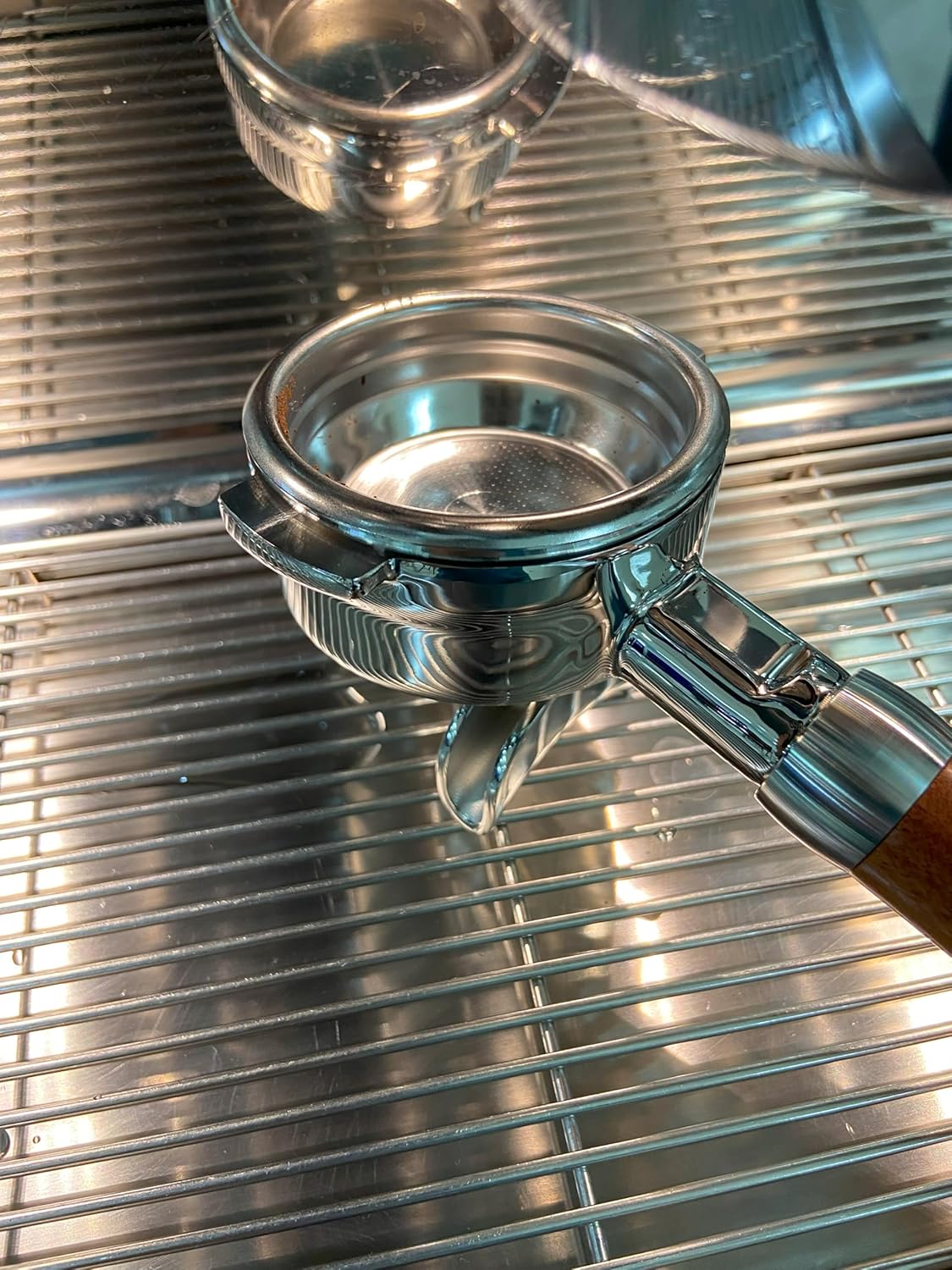 58mm Double Spout Portafilter Compatible with La Marzocco Espresso Machine Stainless Steel Espresso Portafilter with Double Shot Filter Basket Espresso Accessories-Handle Wooden